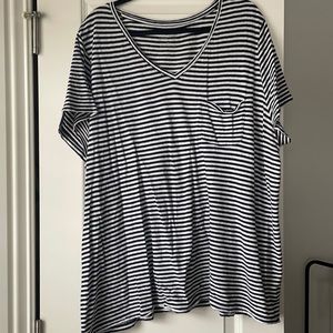 Universal Thread Plus Size short sleeve v-neck t-shirt